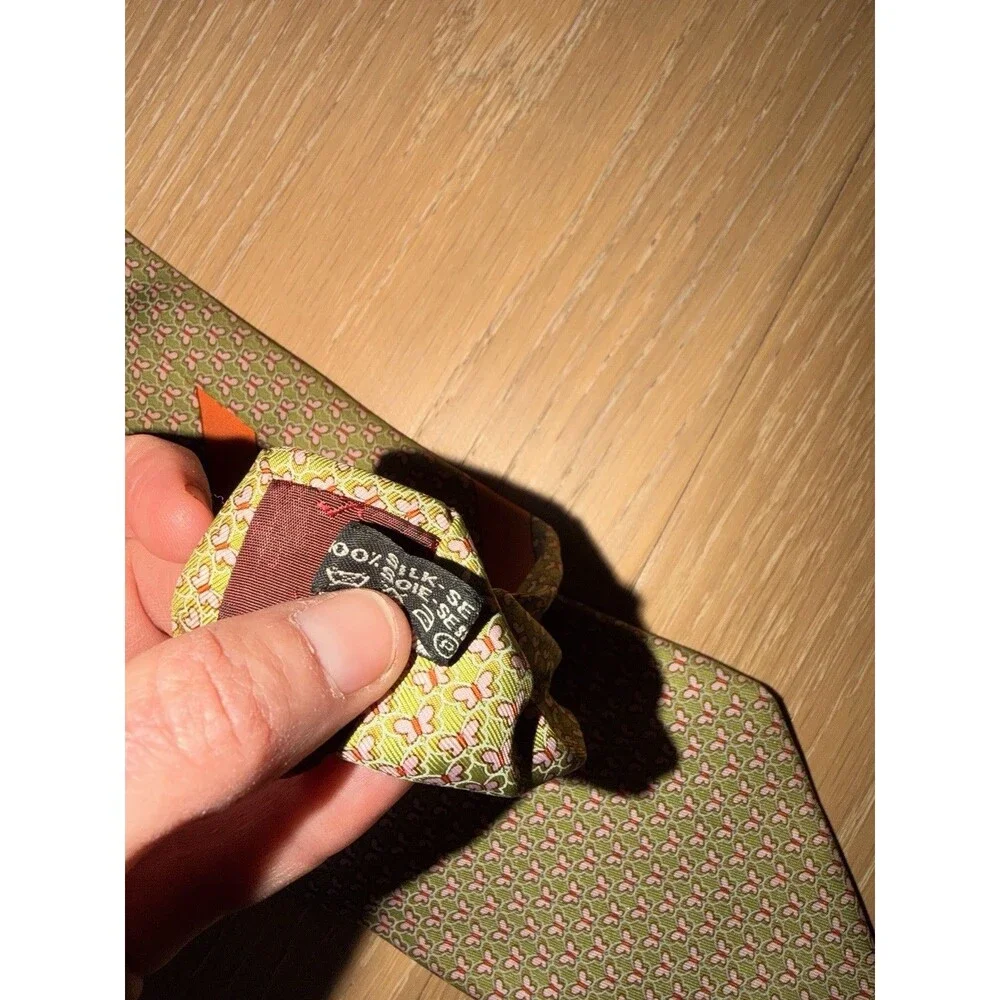 Salvatore Ferragamo Green 100% Silk Pattern Tie Excellent Used No Box